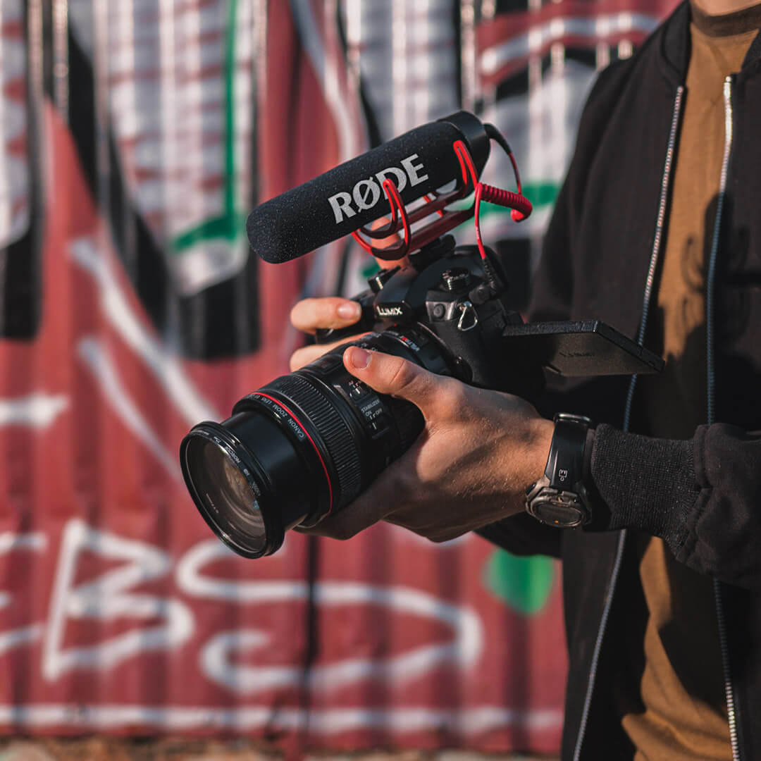 Rode VideoMic GO mounted on a DSLR camera