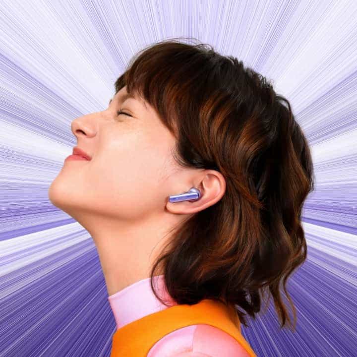 HUAWEI FreeBuds 6i in Purple colourway with charging case